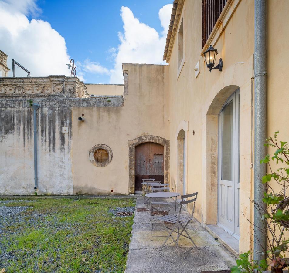 Hotel Palazzo Trigona Dependance Noto Exterior foto