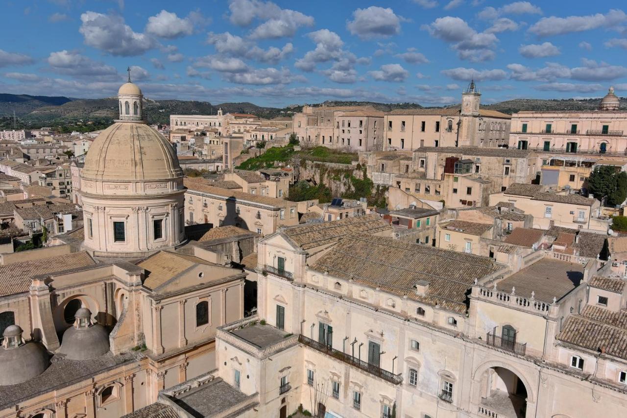 Hotel Palazzo Trigona Dependance Noto Exterior foto