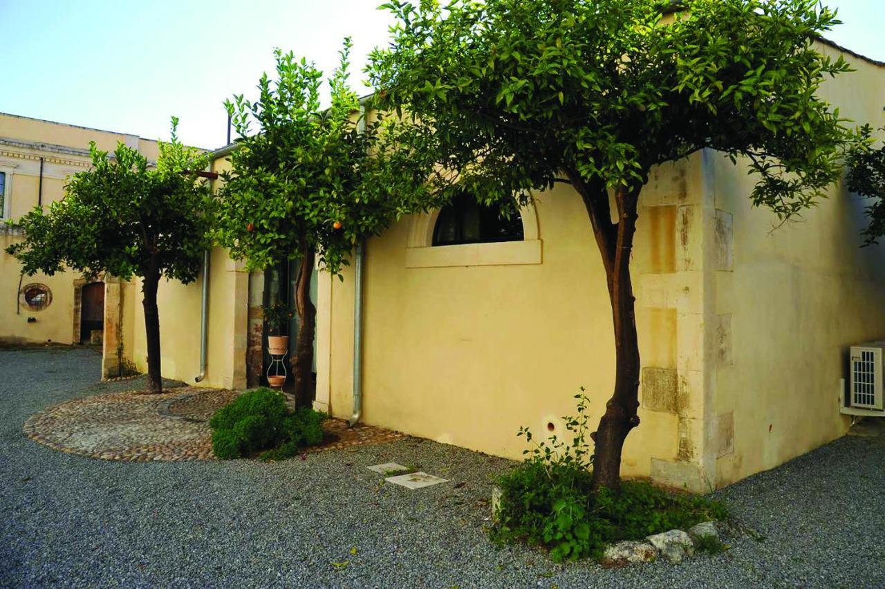 Hotel Palazzo Trigona Dependance Noto Exterior foto